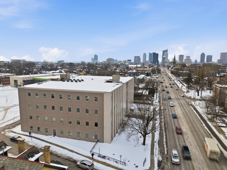 More Photos Of 899 E Broad St, Columbus Medical For Lease