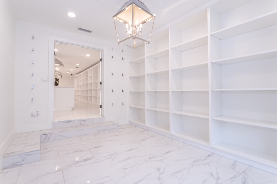 More Photos Of 6017 Melrose Ave, Los Angeles Storefront Retail Residential For Sale