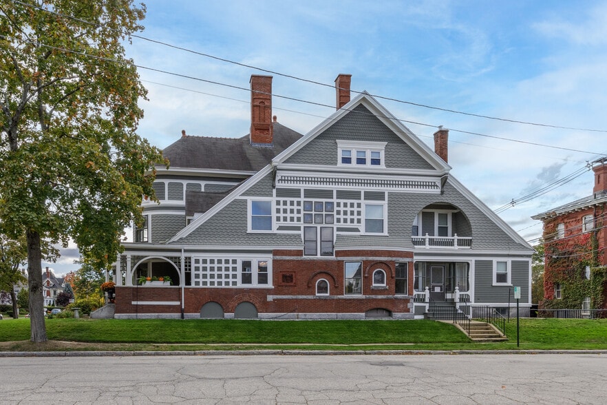 More Photos Of 84 Bay St, Manchester Office Residential For Lease