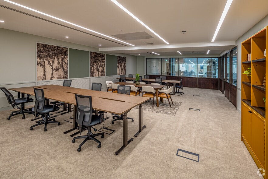 More Photos Of 75 Grosvenor St, London Coworking Space