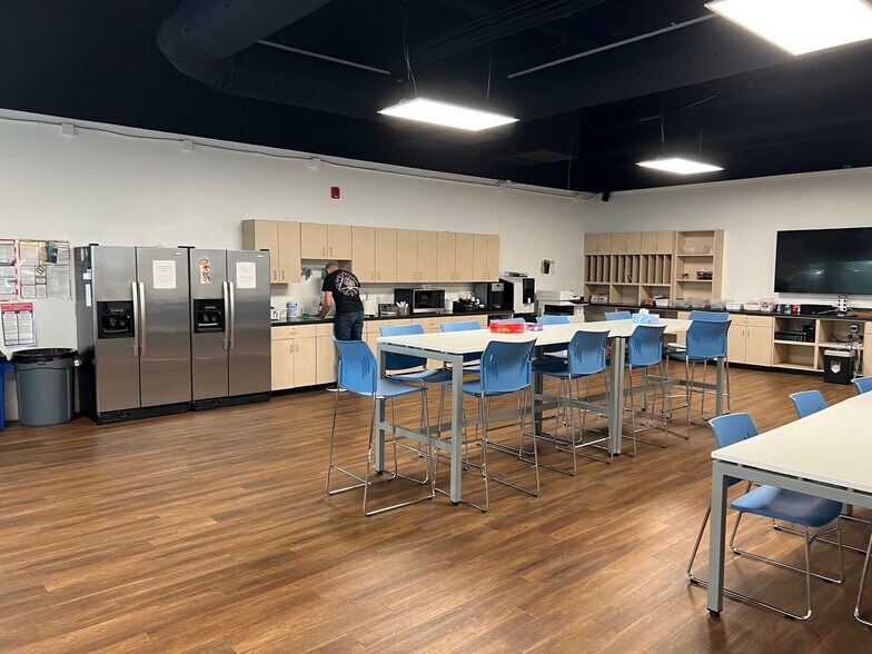 More Photos Of 8701 Maitland Summit Blvd, Orlando Health Club For Lease