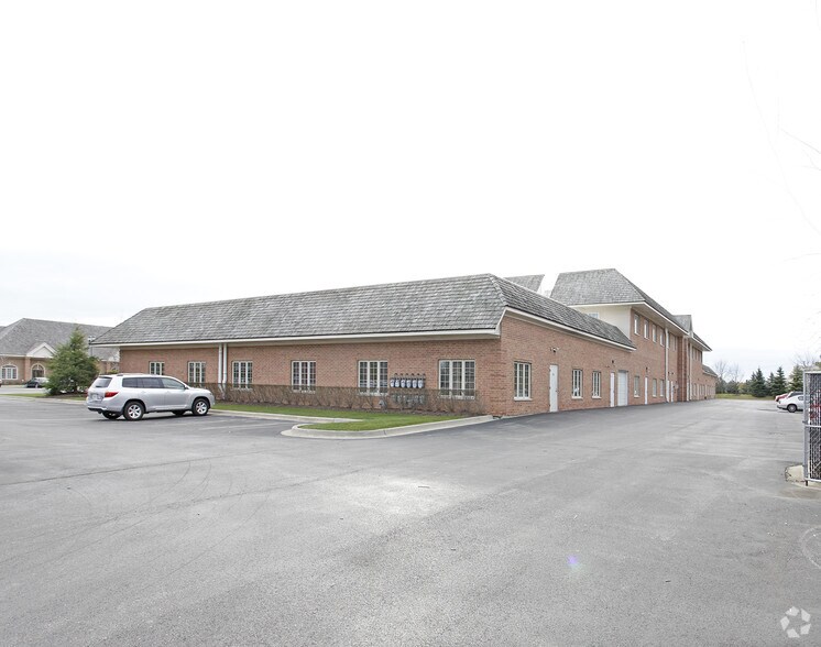 More Photos Of 1870 W Winchester Rd, Libertyville Office For Lease