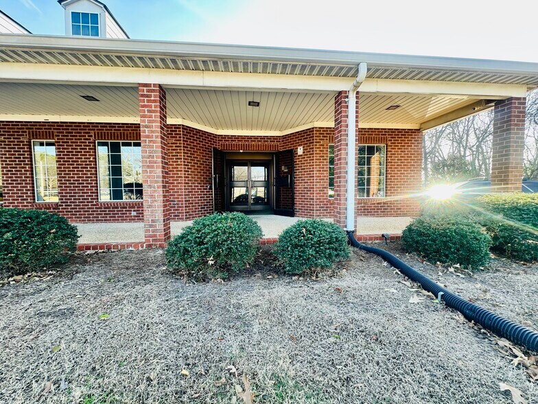 More Photos Of 314 E Main St, Rockwell Medical For Lease