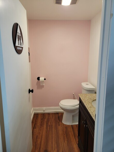 More Photos Of 12503 Venice Blvd, Los Angeles Freestanding For Lease