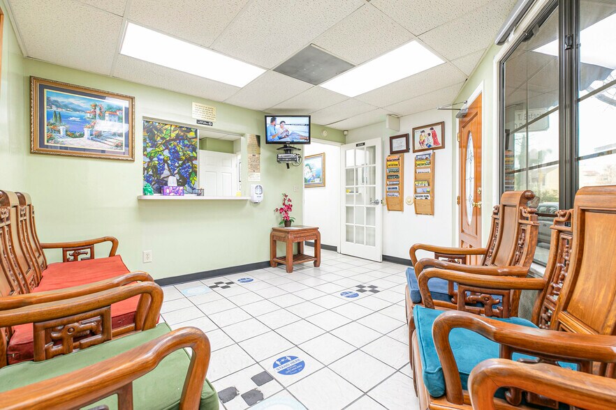 More Photos Of 1140 E Chevy Chase Dr, Glendale Office Residential For Sale