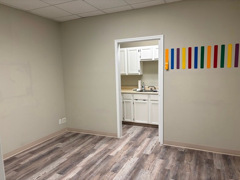 More Photos Of 4212 W Irving Park Rd, Chicago Office For Sale