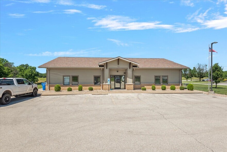 More Photos Of 103 Centre Dr, Petersburg Office For Sale
