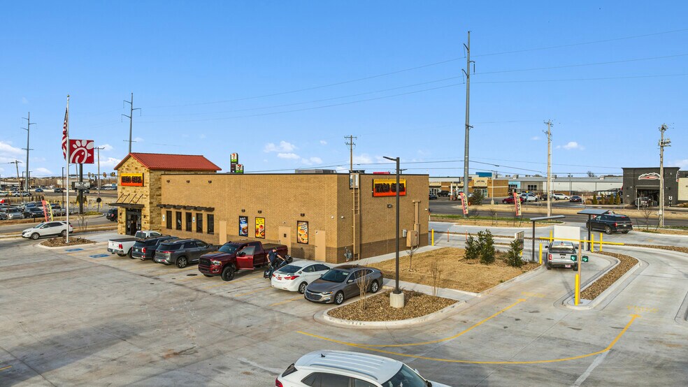 More Photos Of 7100 W Memorial Rd, Oklahoma City Fast Food For Sale