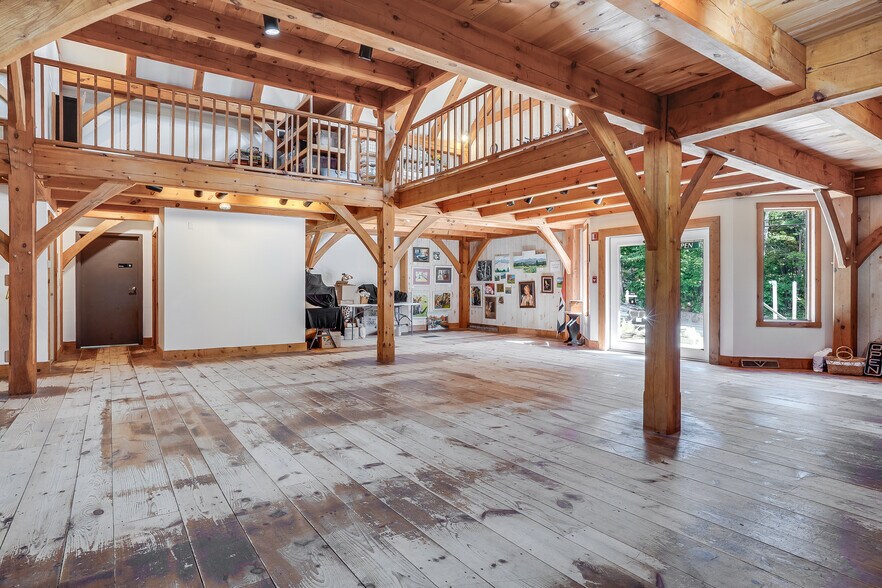 More Photos Of 3 Elm Hill Rd, Peterborough Freestanding For Sale