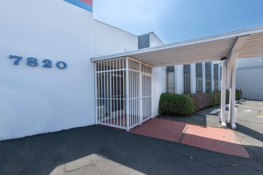 More Photos Of 7820 Gloria Ave, Van Nuys Warehouse For Sale