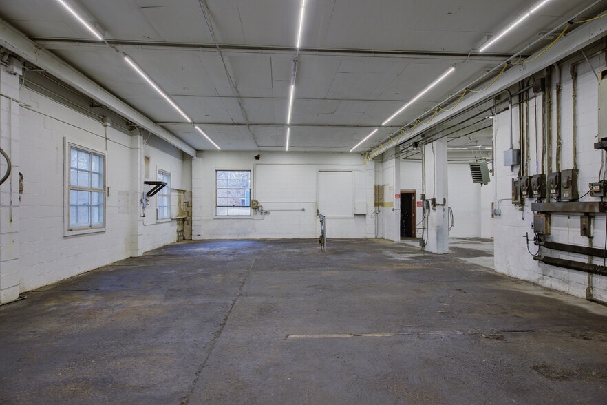 More Photos Of 180 Ushers Rd, Round Lake Warehouse For Sale