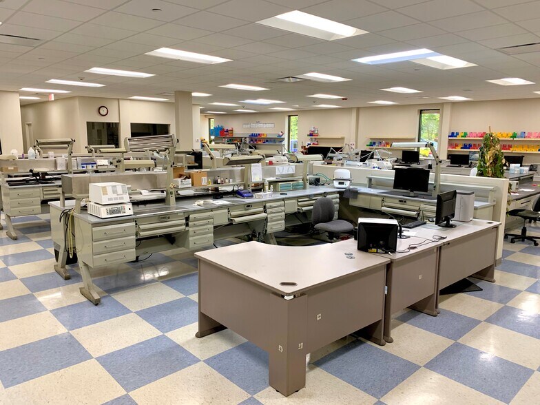 More Photos Of 370 Crossways Park Dr, Woodbury Distribution For Lease