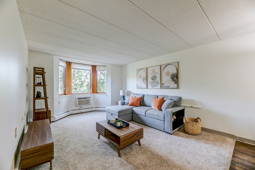 More Photos Of 985 Ivy Ave E, Saint Paul Apartments For Sale