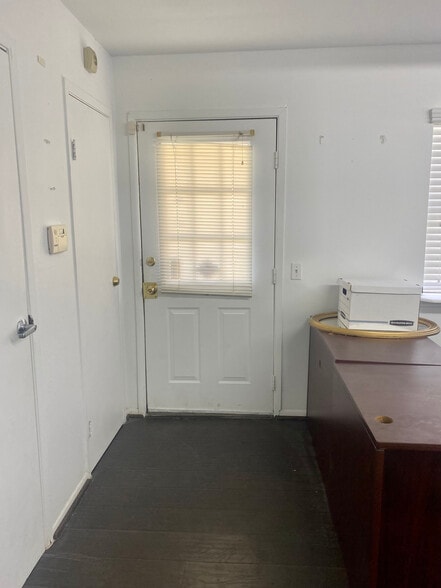 More Photos Of 424 Grand Ave, Bacliff Office For Sale