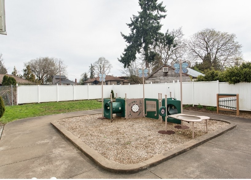 More Photos Of 300 E Main St, Molalla Religious Facility For Sale