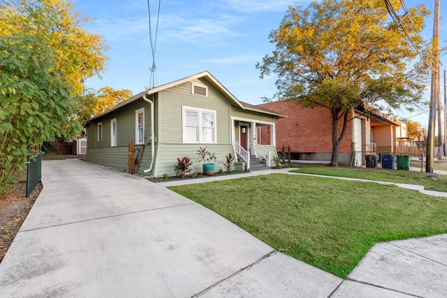 More Photos Of 724 N Cherry St, San Antonio Office For Sale