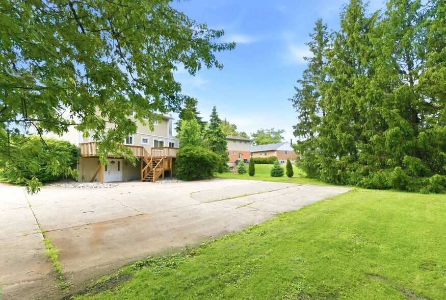 More Photos Of 10 Fairway Dr, Springboro Office Residential For Sale