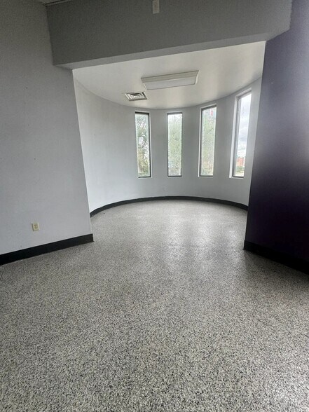 More Photos Of 803 S Byrne Rd, Toledo Service Station For Lease