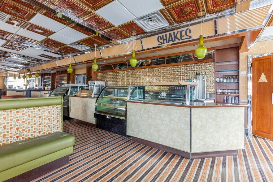 More Photos Of 4011 Hempstead Tpke, Bethpage Restaurant For Sale