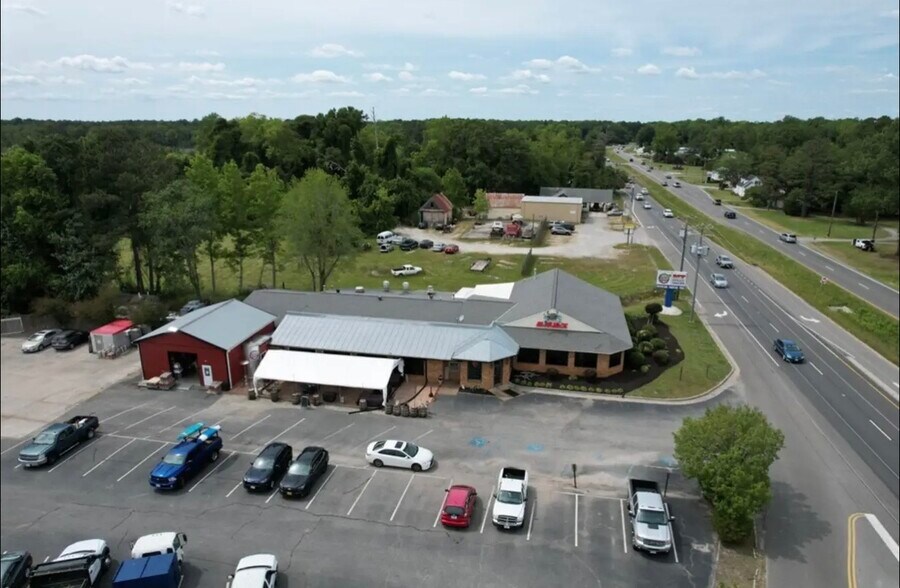 Primary Photo Of 5036 George Washington Memorial Hwy, Hayes Restaurant For Lease