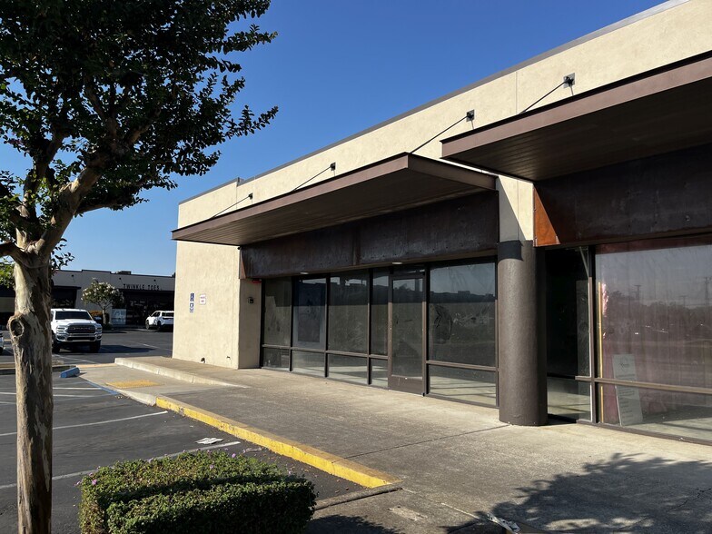 More Photos Of 400 E Kettleman Ln, Lodi Unknown For Lease