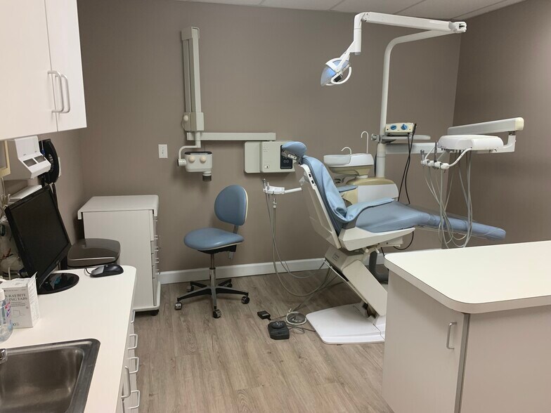 More Photos Of 47 Raritan Ave, Highland Park Medical For Lease