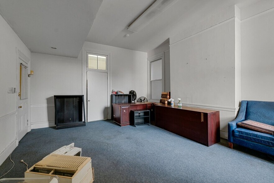 More Photos Of 2112 N Charles St, Baltimore Office For Sale