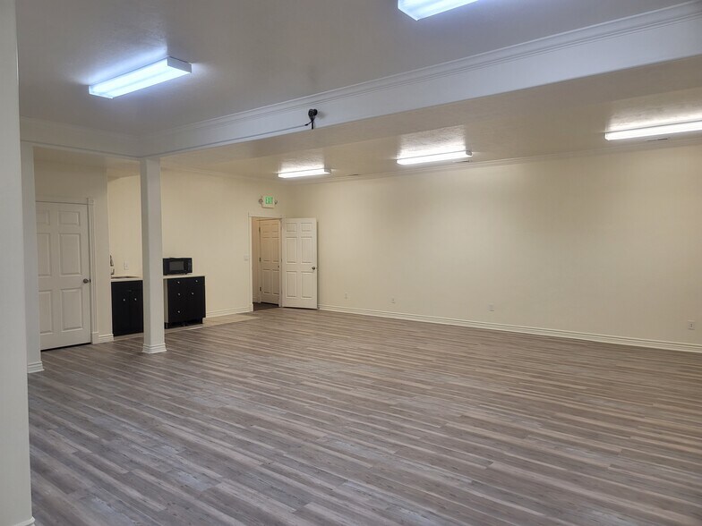 More Photos Of 571-583 W Center St, Pleasant Grove Office For Lease