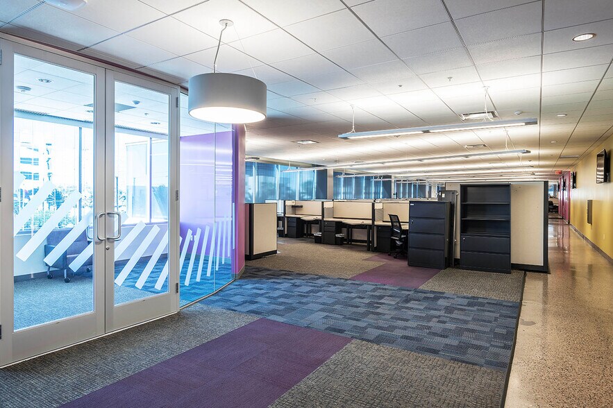 More Photos Of 210 E Earll Dr, Phoenix Office For Sale