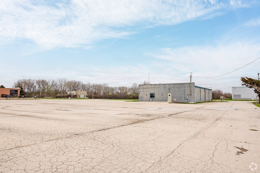 More Photos Of 1280-1330 Powis Rd, West Chicago Truck Terminal For Sale