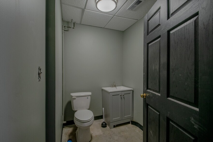 More Photos Of 7409 W Irving Park, Chicago General Retail For Sale