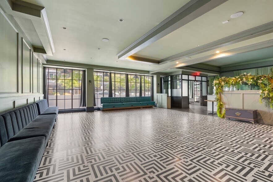More Photos Of 24 Navy Pier Ct, Staten Island Restaurant For Lease