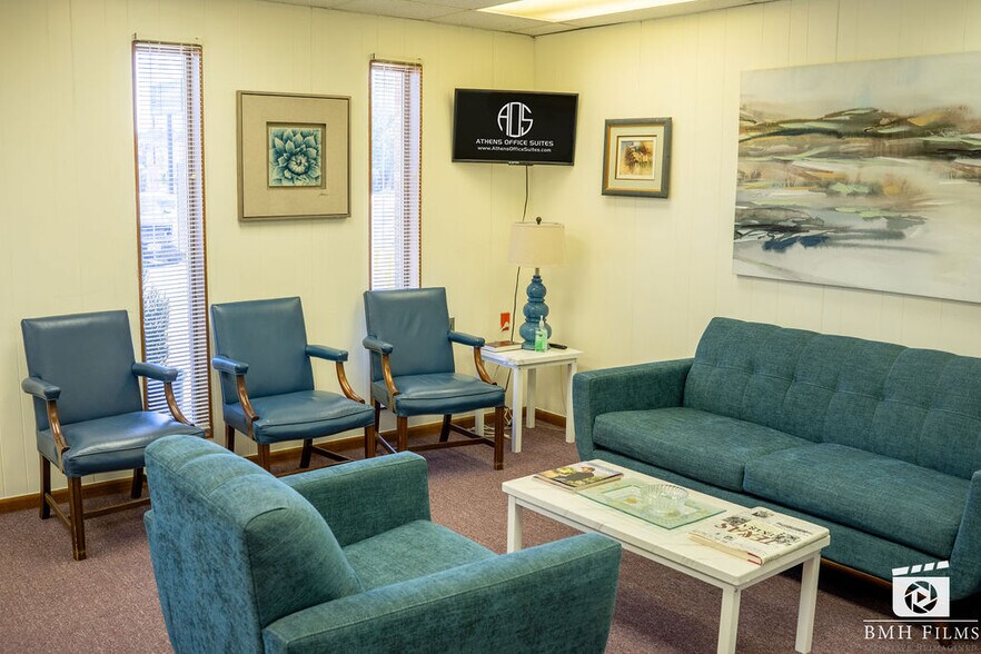 More Photos Of 707-709 N Palestine St, Athens Medical For Lease