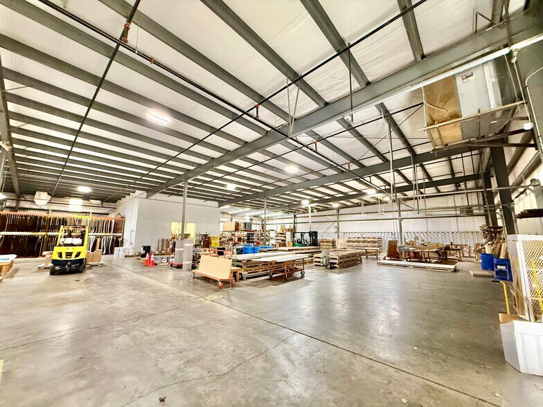 More Photos Of 20 Overland Industrial Blvd, Asheville Distribution For Sale