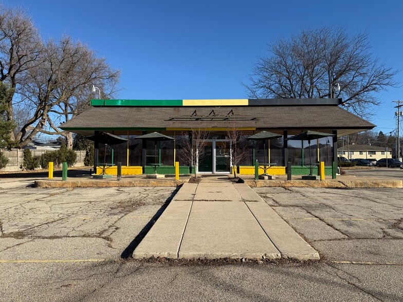 More Photos Of 5692 Monona Dr, Madison Restaurant For Lease
