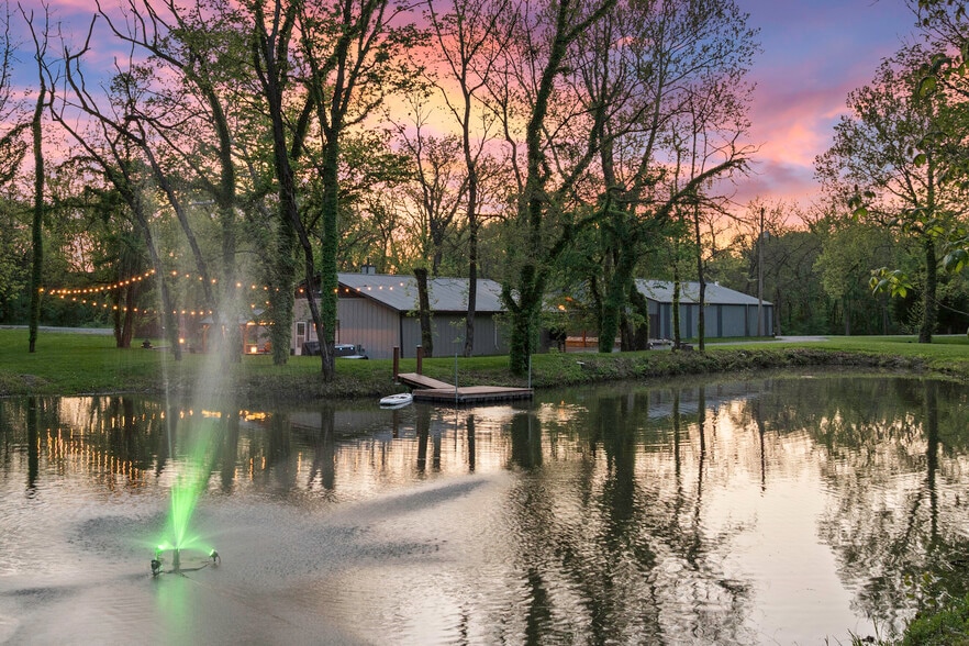 More Photos Of 11155 Hubbard Rd, Kansas City Flex For Sale