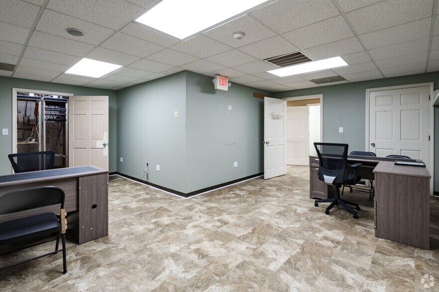 More Photos Of 13031 Veterans Memorial Hwy, Douglasville Warehouse For Lease