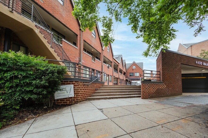 More Photos Of 4400 MacArthur Blvd NW, Washington Office For Sale