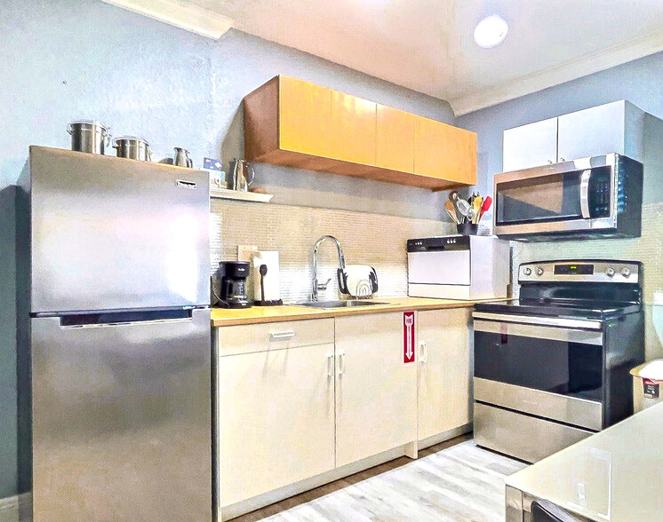 More Photos Of 2625 NE 13th Ct, Fort Lauderdale Apartments For Sale