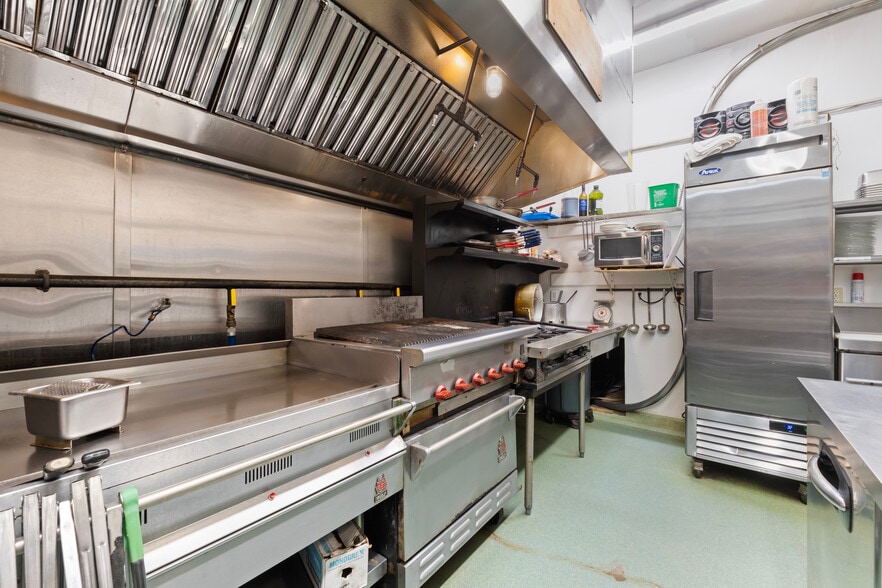 More Photos Of 52 Post Rd, Wells Restaurant For Sale