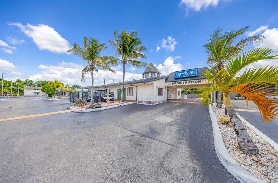 Primary Photo Of 333 SE 1st Ave, Florida City Hotel For Sale