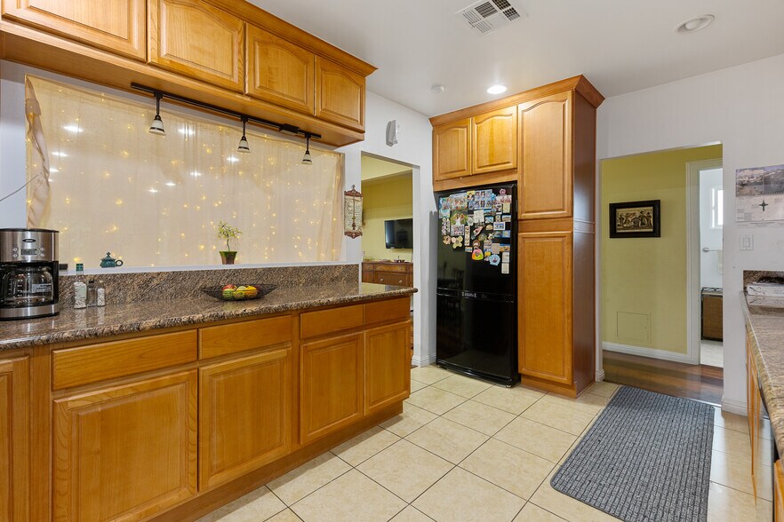 More Photos Of 1517 E Washington Blvd, Pasadena Storefront Retail Residential For Sale