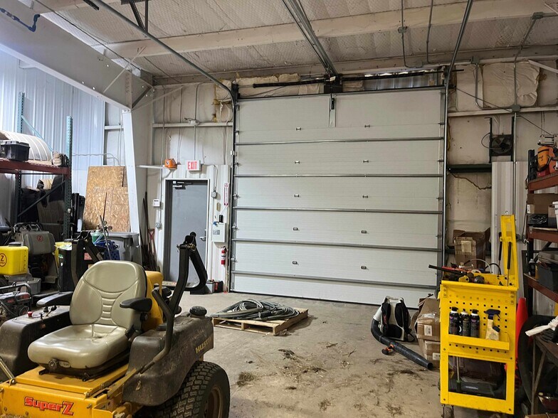 More Photos Of 7201 Mount Vernon Rd SE, Cedar Rapids Flex For Lease