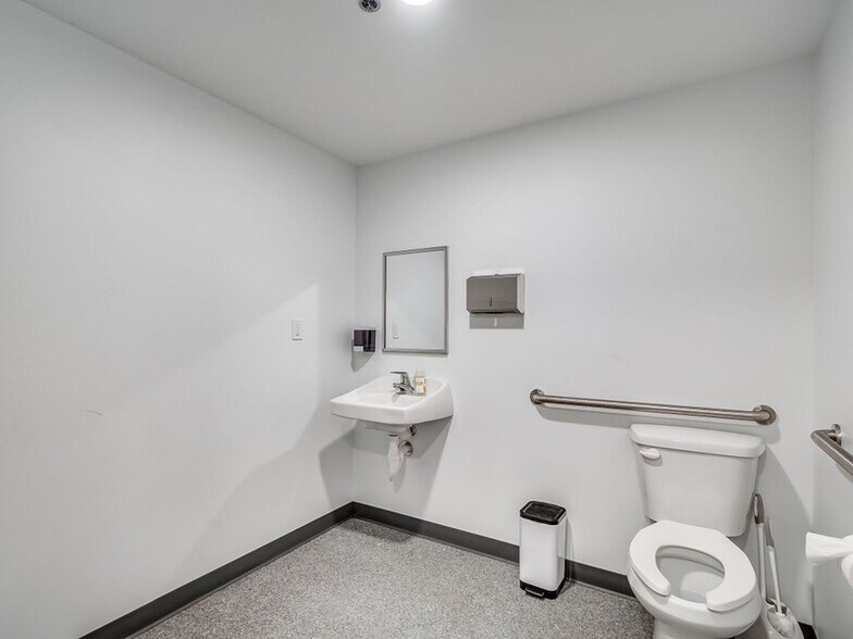 More Photos Of 916 NW 6th St, Oklahoma City Storefront Retail Office For Sale