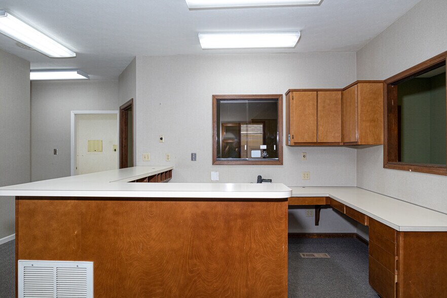 More Photos Of 3830 Rosemont Dr, Columbus Office For Sale
