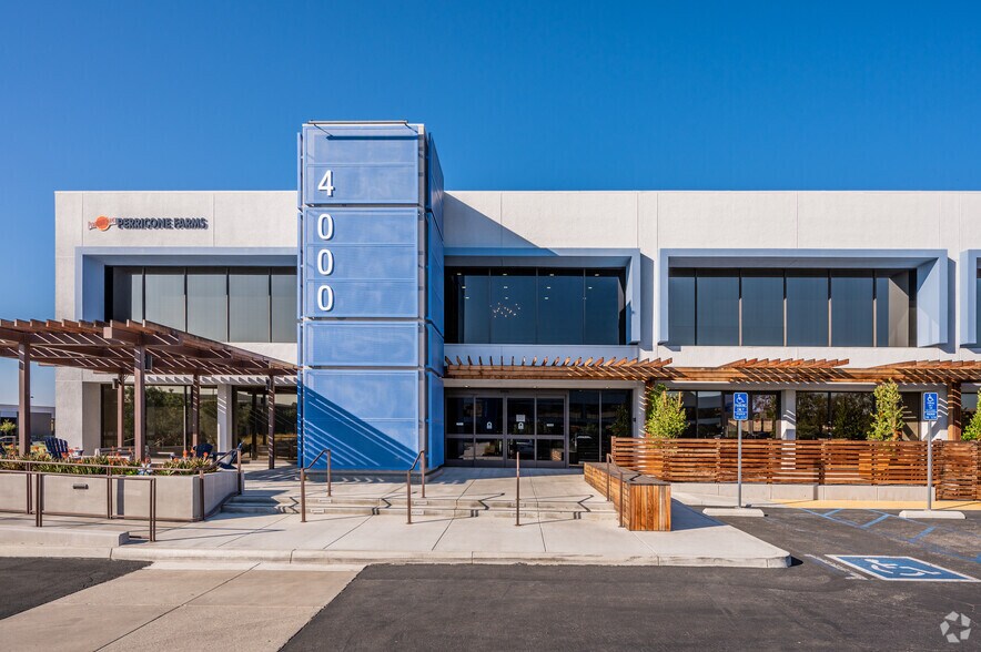 More Photos Of 4000 Westerly Pl, Newport Beach Office For Lease