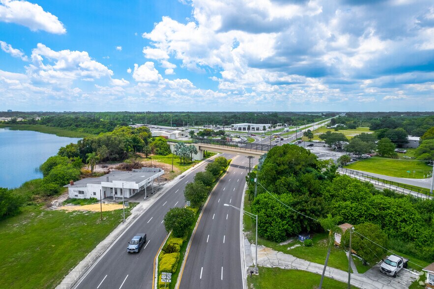 More Photos Of 1300 S Lake Shore Way, Lake Alfred Freestanding For Sale