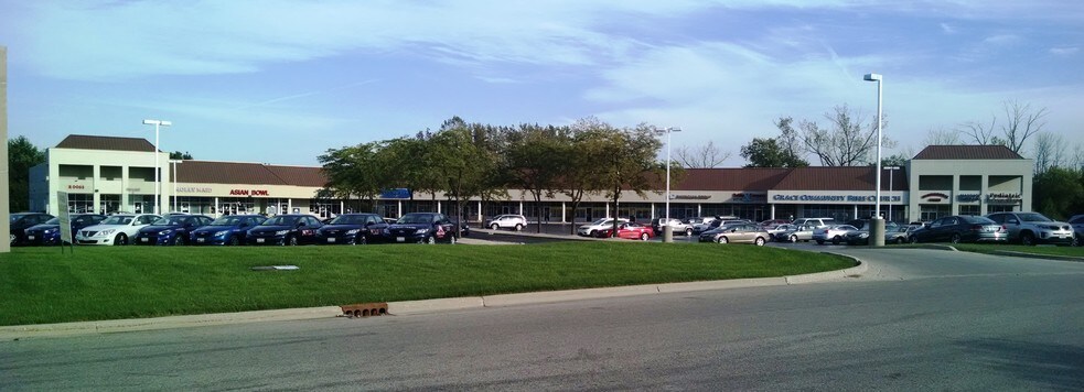 More Photos Of 15 Commerce Dr, Grayslake General Retail For Lease
