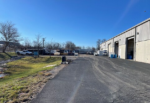 More Photos Of 470 Conway Ct, Lexington Light Distribution For Lease