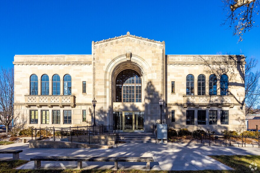 More Photos Of 2015 Grand Ave, Des Moines Medical For Sale